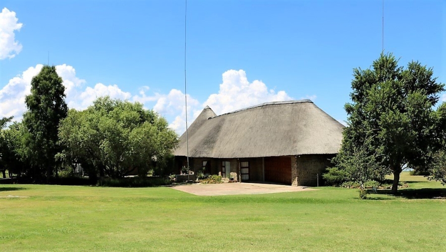 7 Bedroom Property for Sale in Metsimaholo Free State